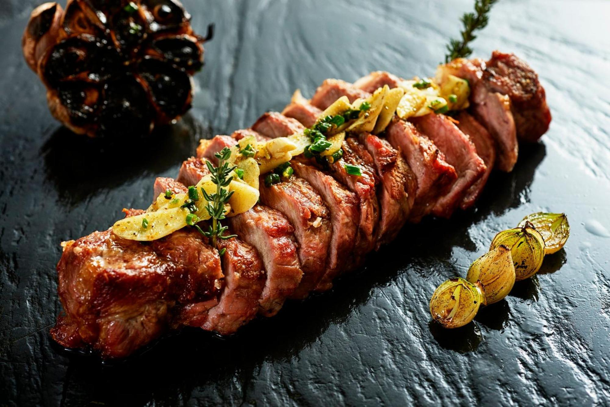 ホテル クラウンプラザ ポルト エクステリア 写真 A pork tenderloin