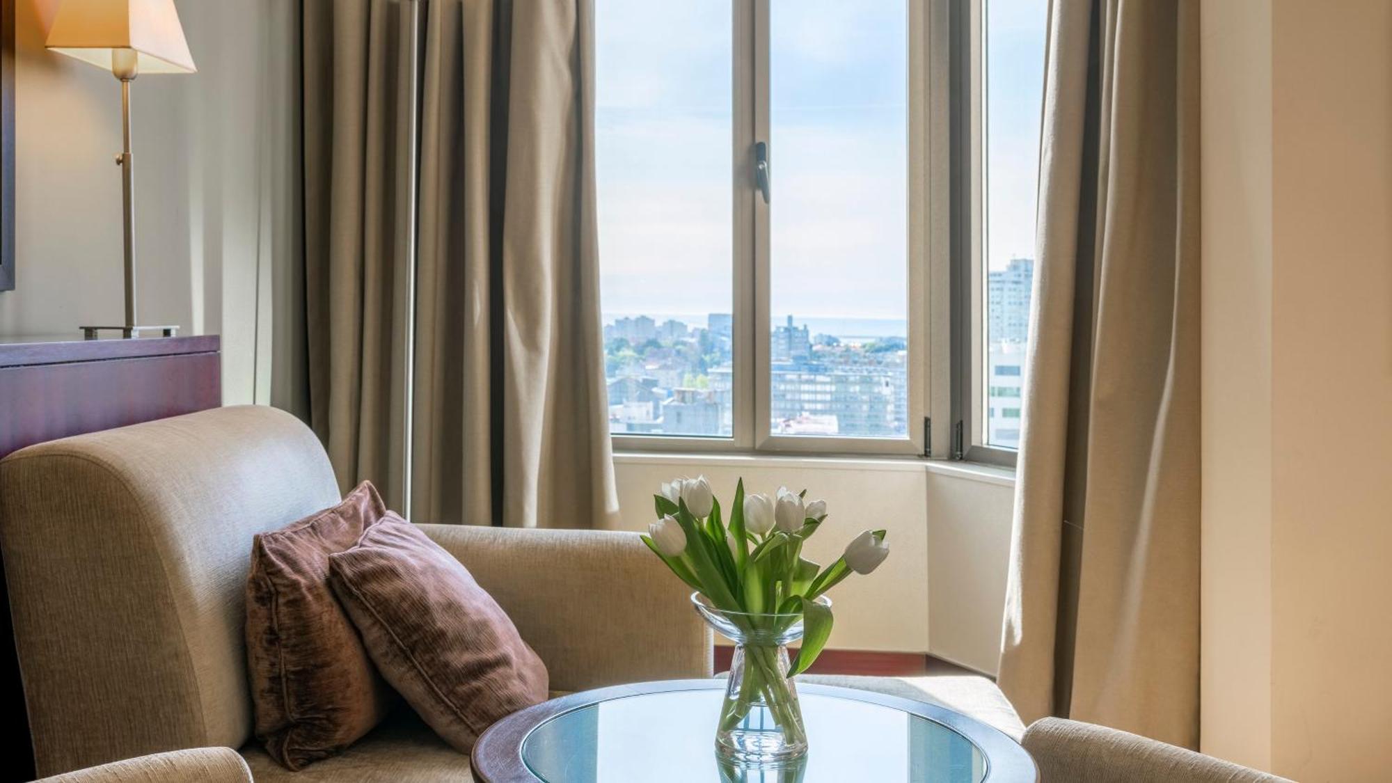 ホテル クラウンプラザ ポルト エクステリア 写真 A room at the hotel