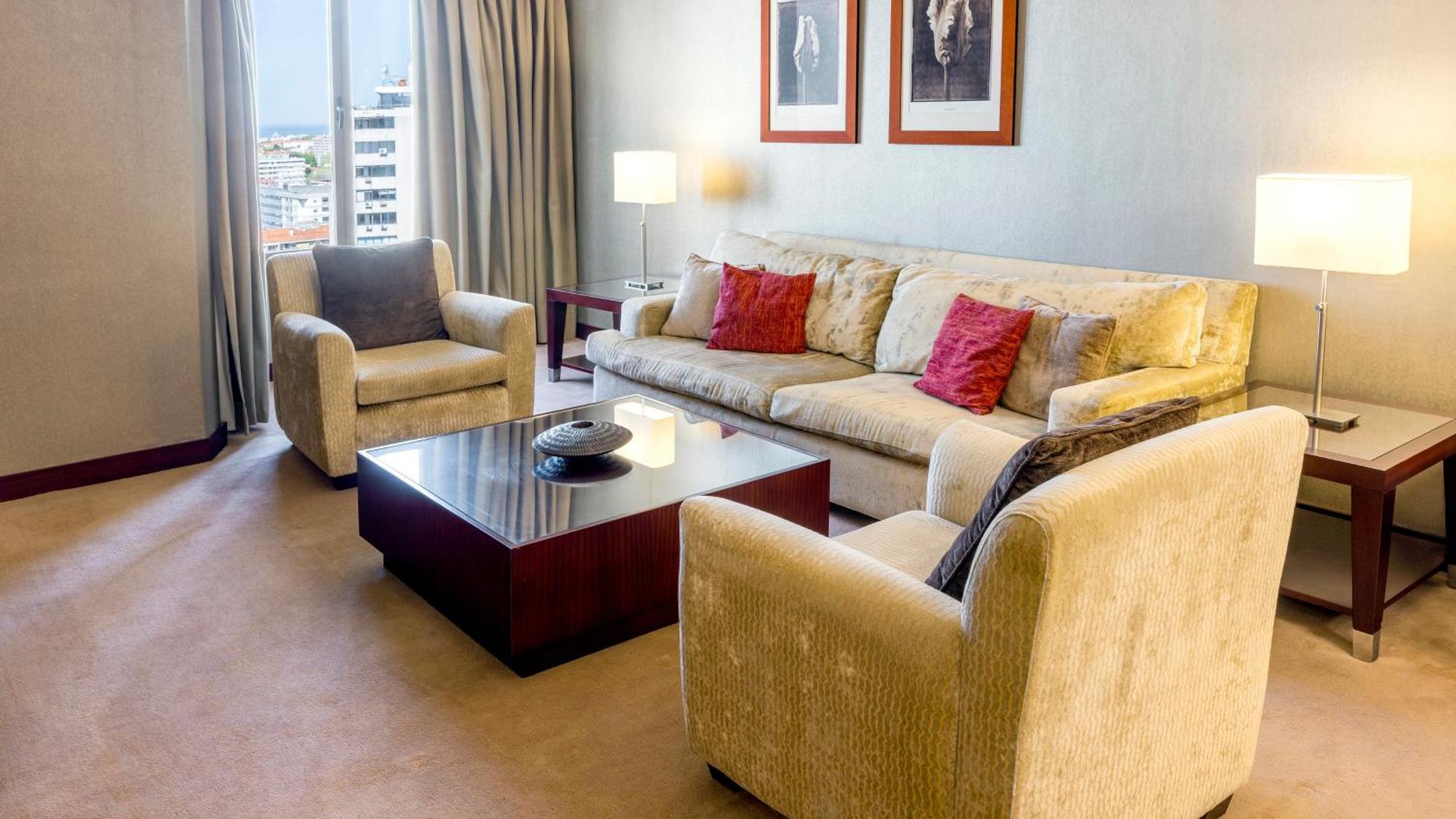ホテル クラウンプラザ ポルト エクステリア 写真 A living room