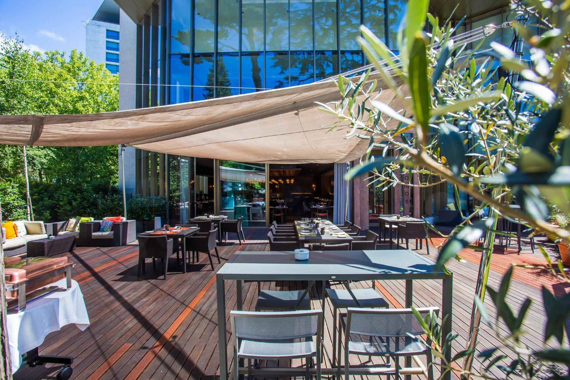 ホテル クラウンプラザ ポルト エクステリア 写真 The terrace of the restaurant